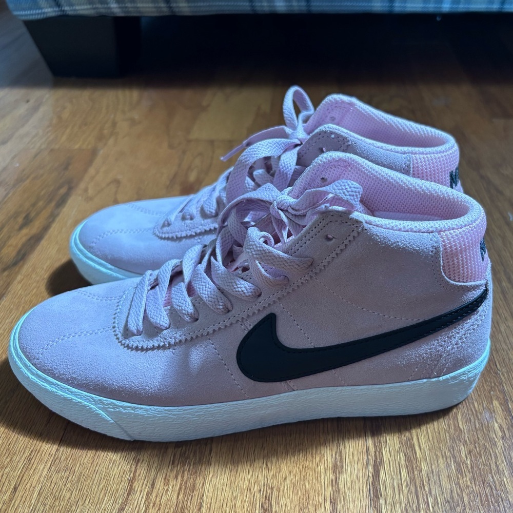 Nike SB Women’s Pink Bruin Mid Size 6.5